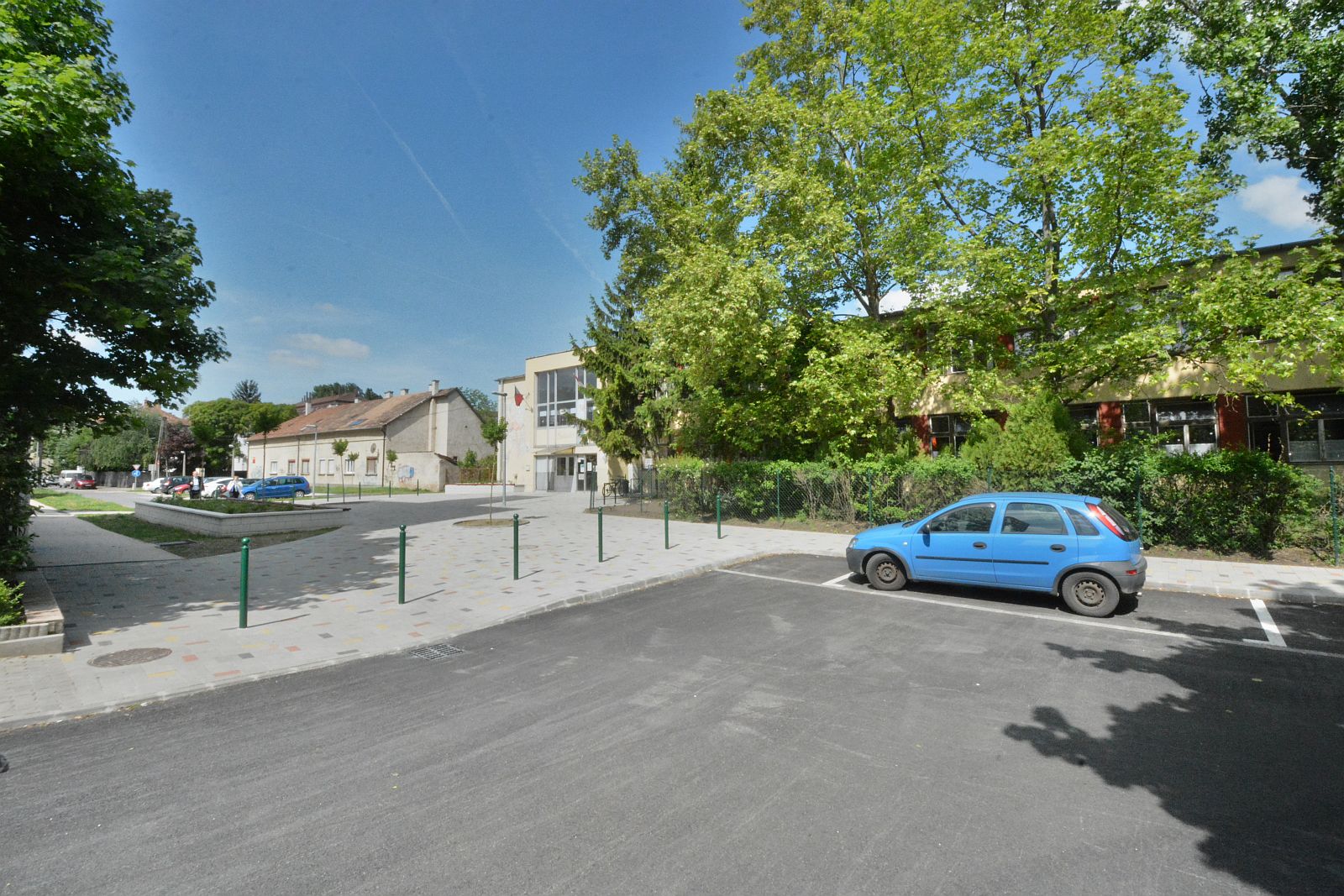 Ilyen lett a Munkácsy Mihály Általános Iskola előtti tér